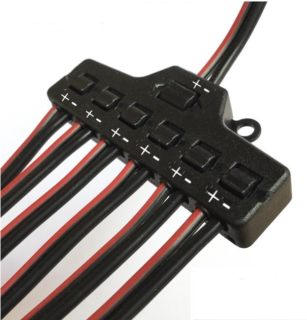 Konektor rozbočovač 1/6 černý